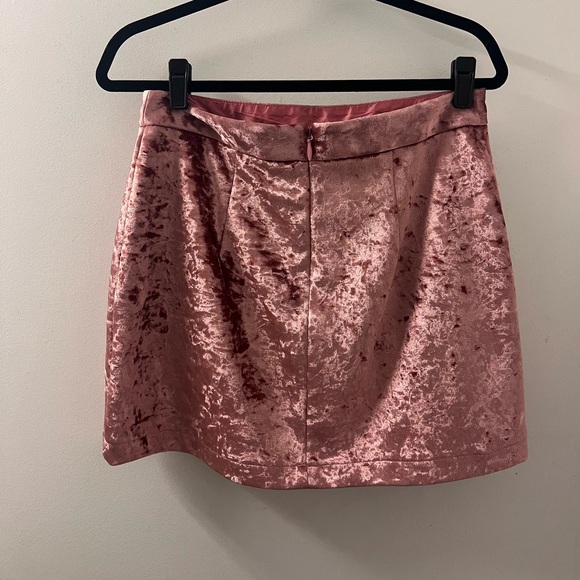 Topshop crushed velvet pink mini skirt, size 8 - Picture 2 of 4